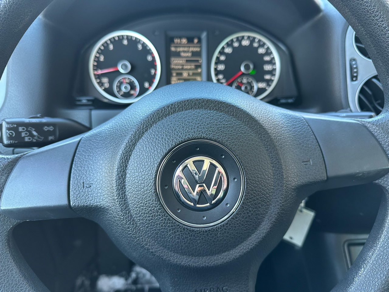 Volkswagen Tiguan S 2012