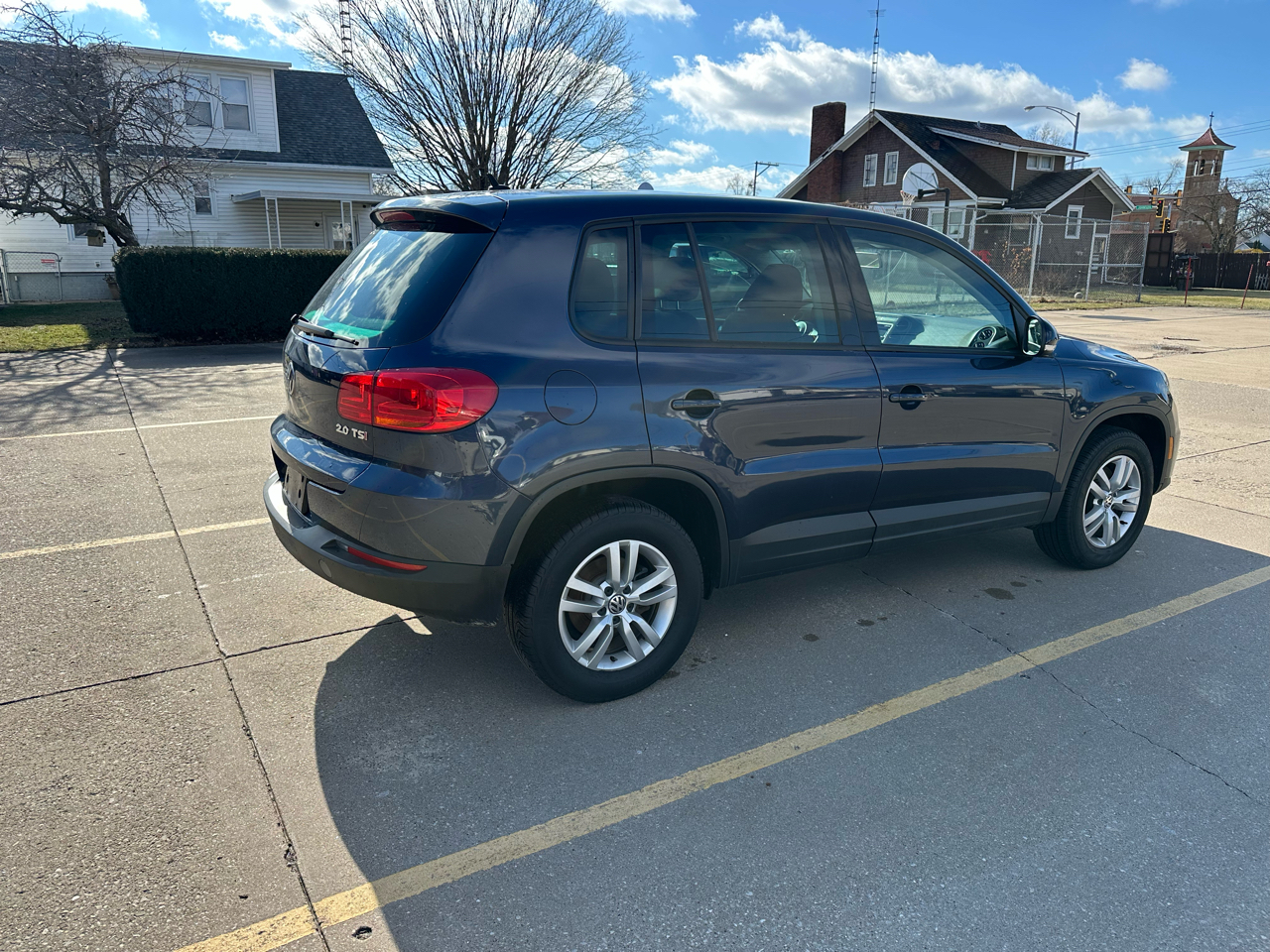 Volkswagen Tiguan S 2012