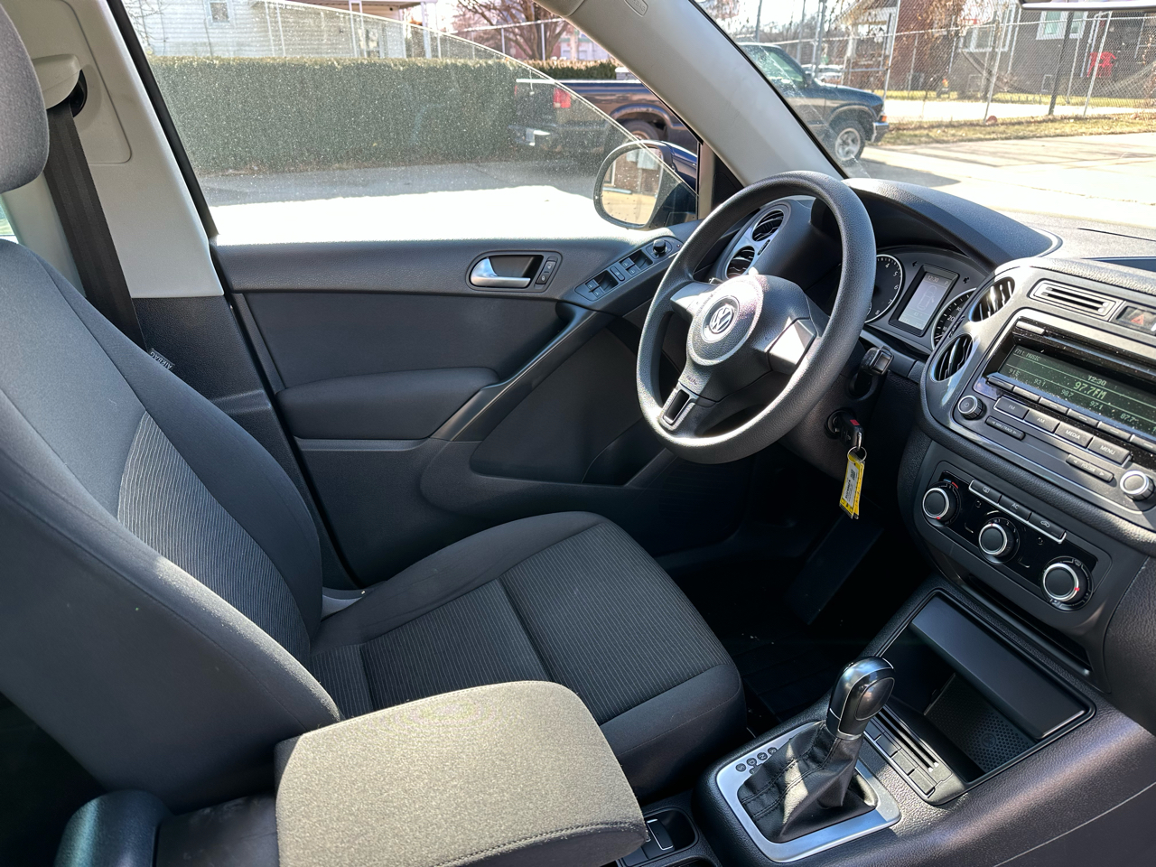 Volkswagen Tiguan S 2012