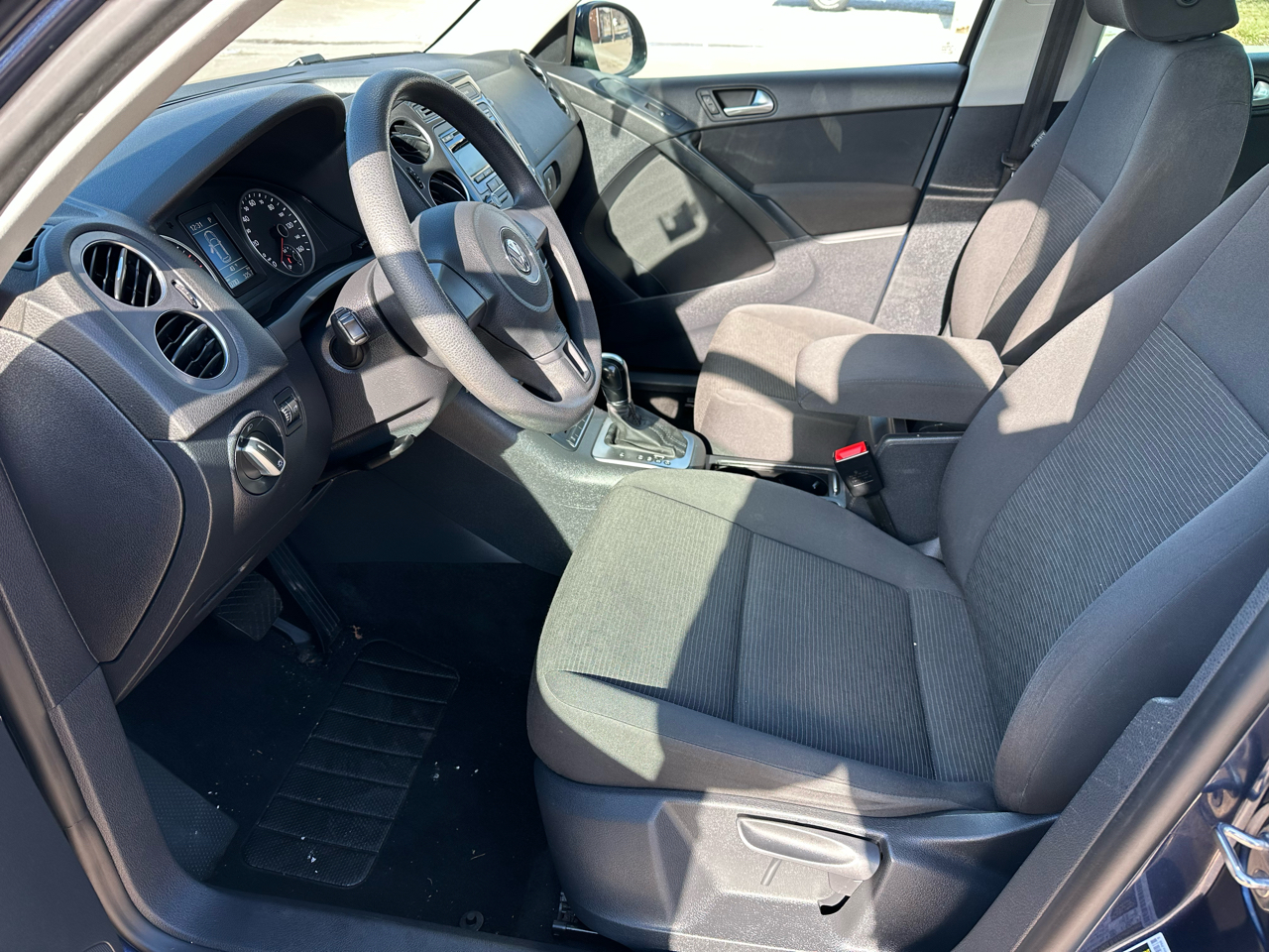 Volkswagen Tiguan S 2012