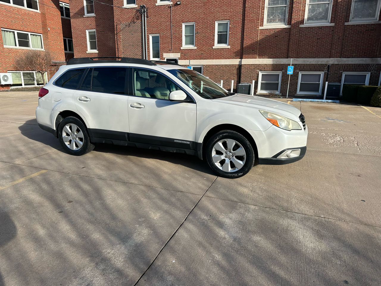 Subaru Outback 2.5i Limited 2010