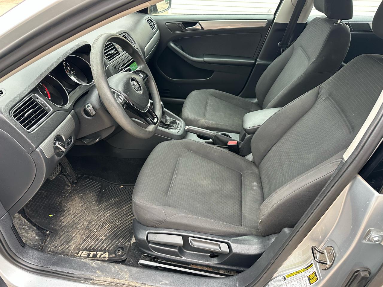 Volkswagen Jetta SE 6A 2015