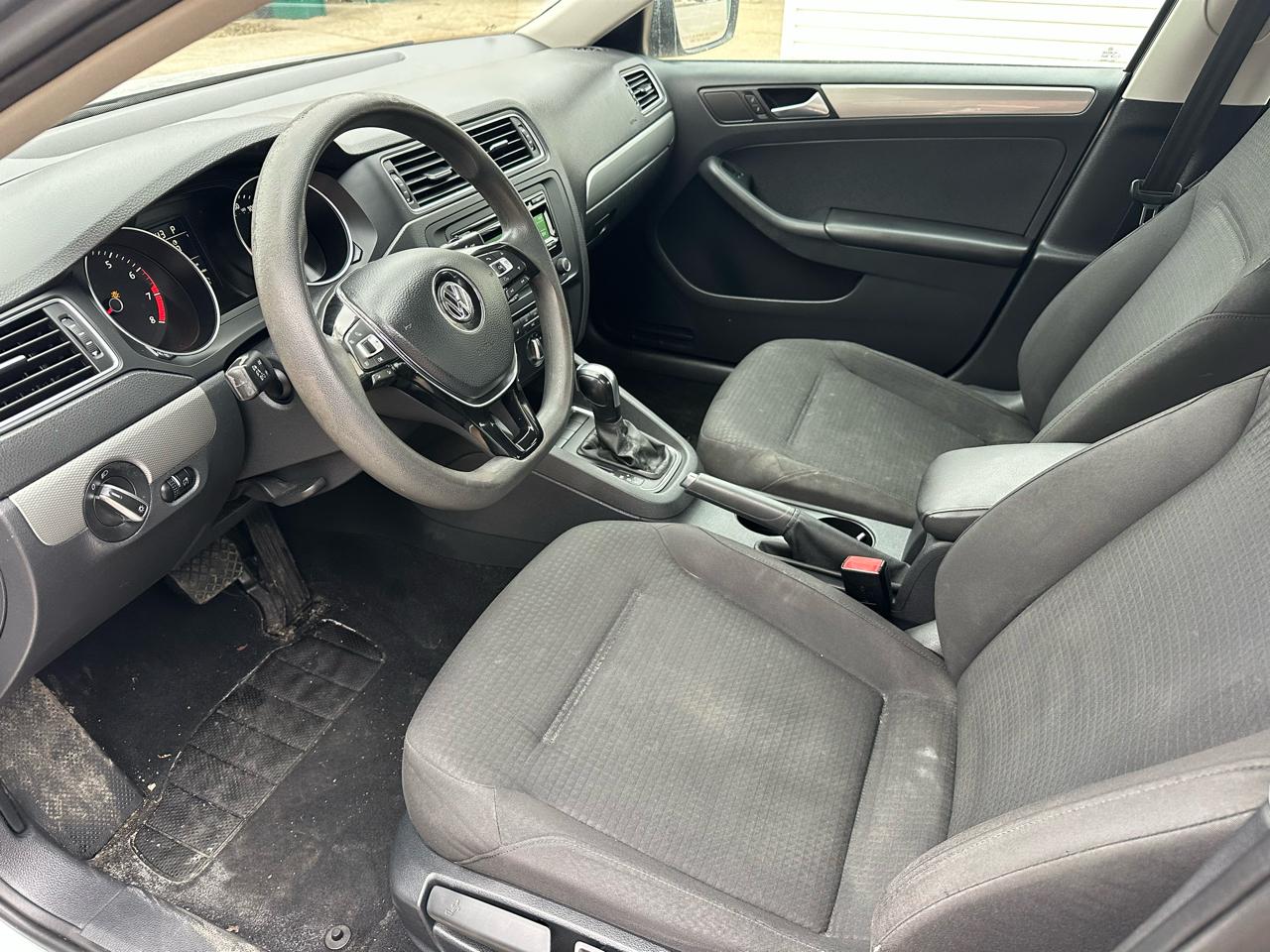 Volkswagen Jetta SE 6A 2015