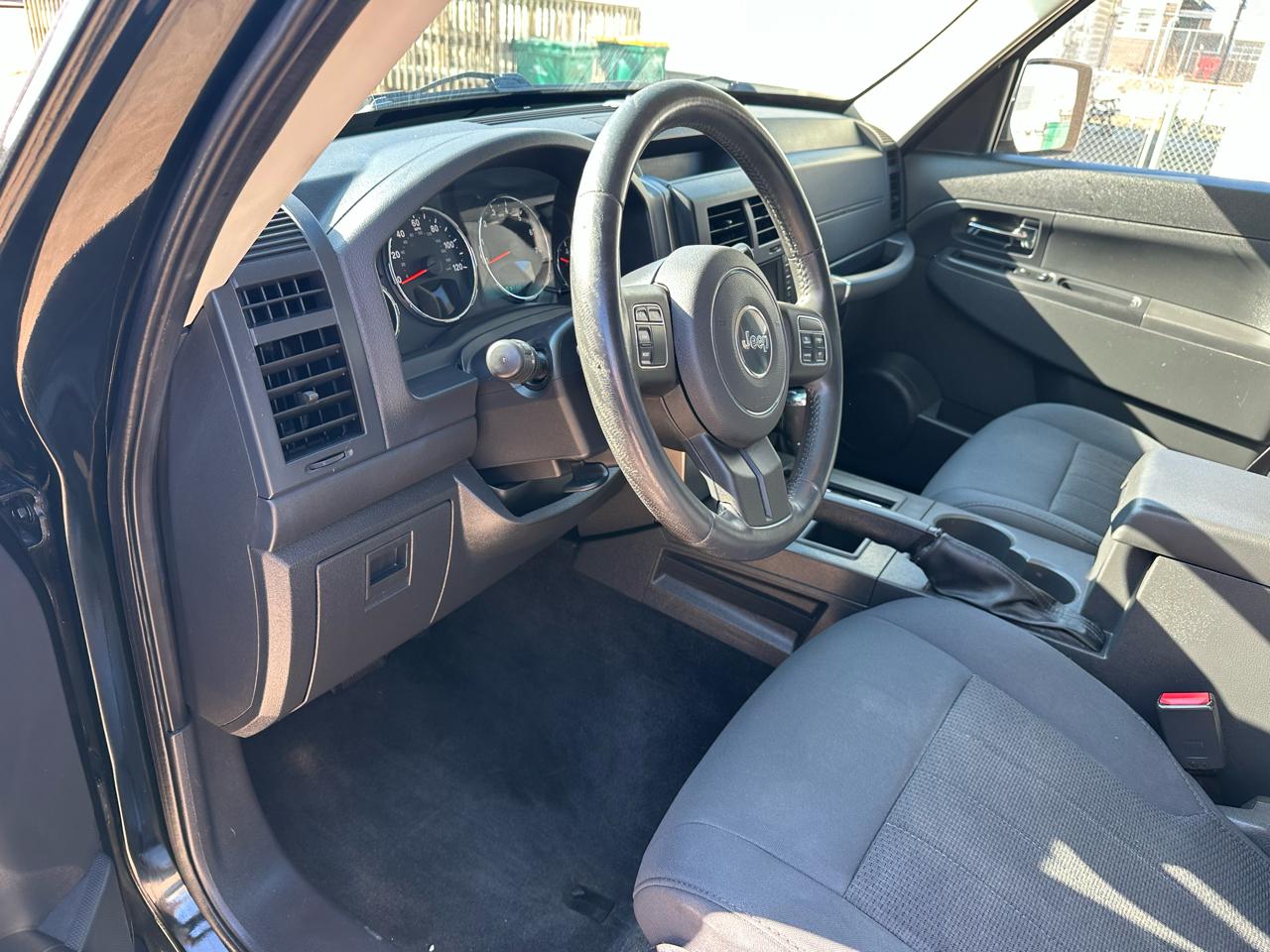 Jeep Liberty Sport 4WD 2012