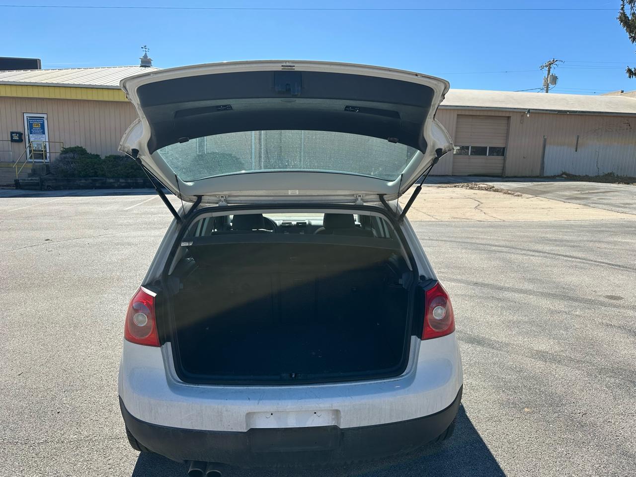 Volkswagen Rabbit 4-Door S 2009