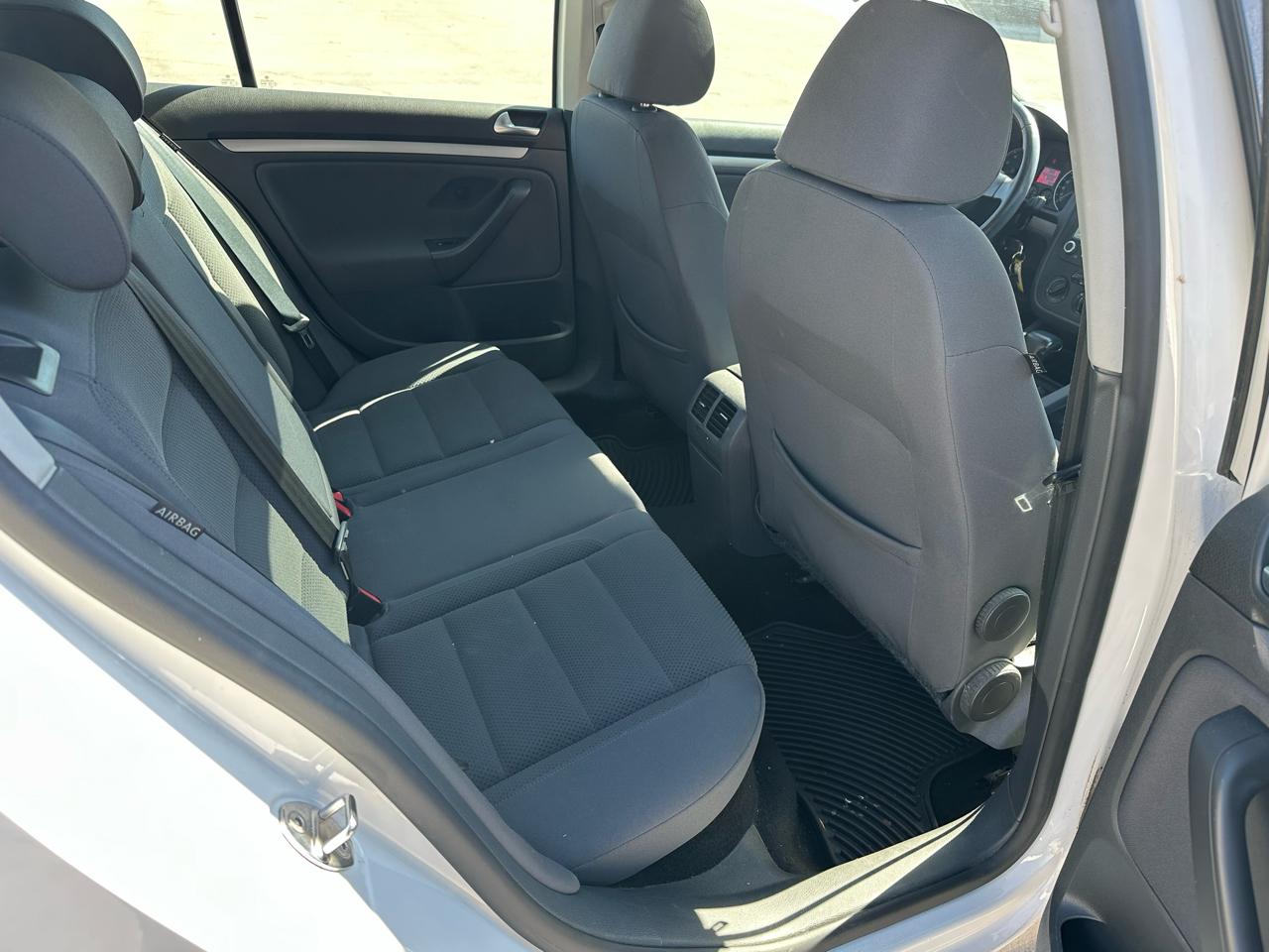 Volkswagen Rabbit 4-Door S 2009