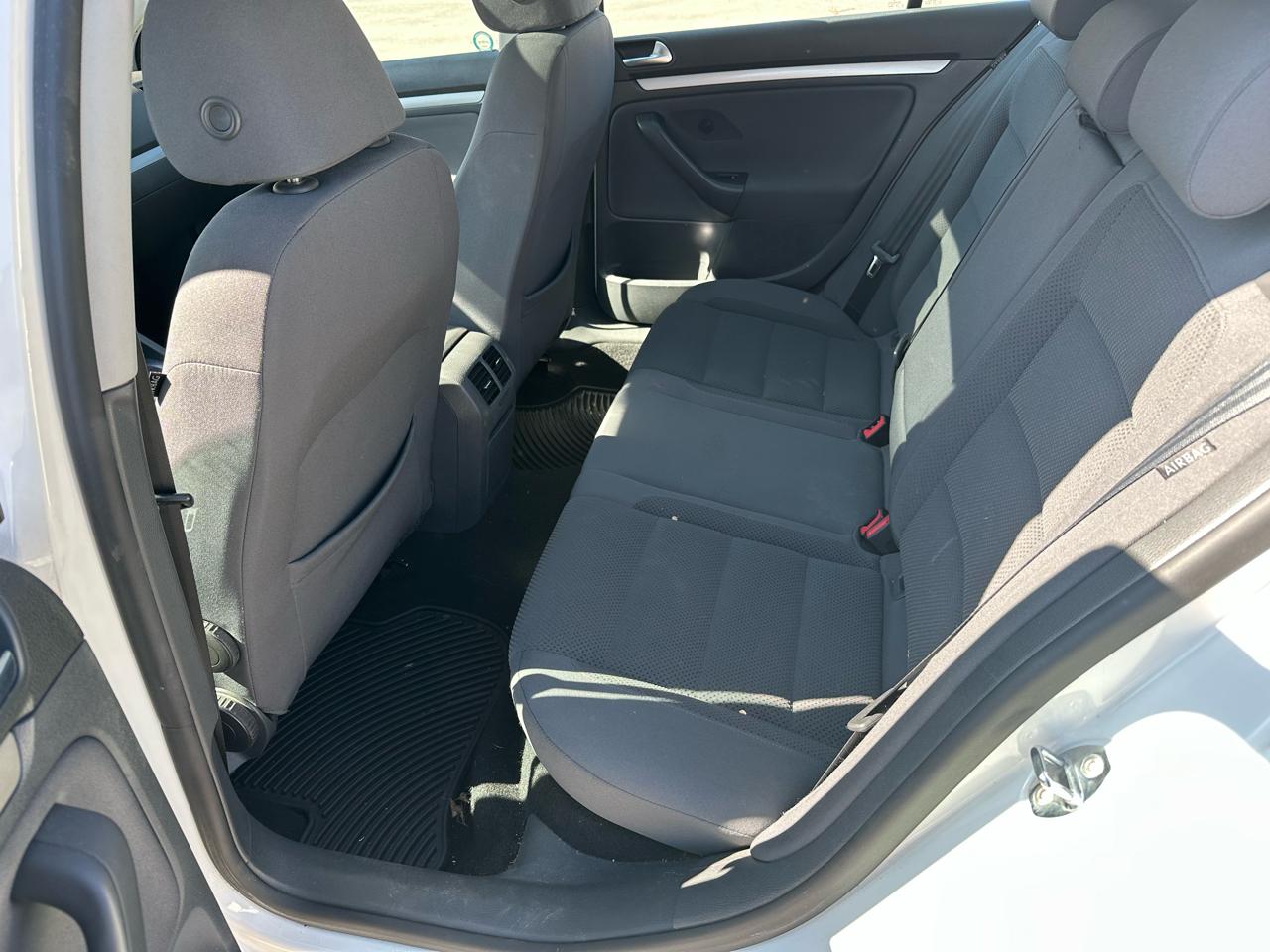 Volkswagen Rabbit 4-Door S 2009