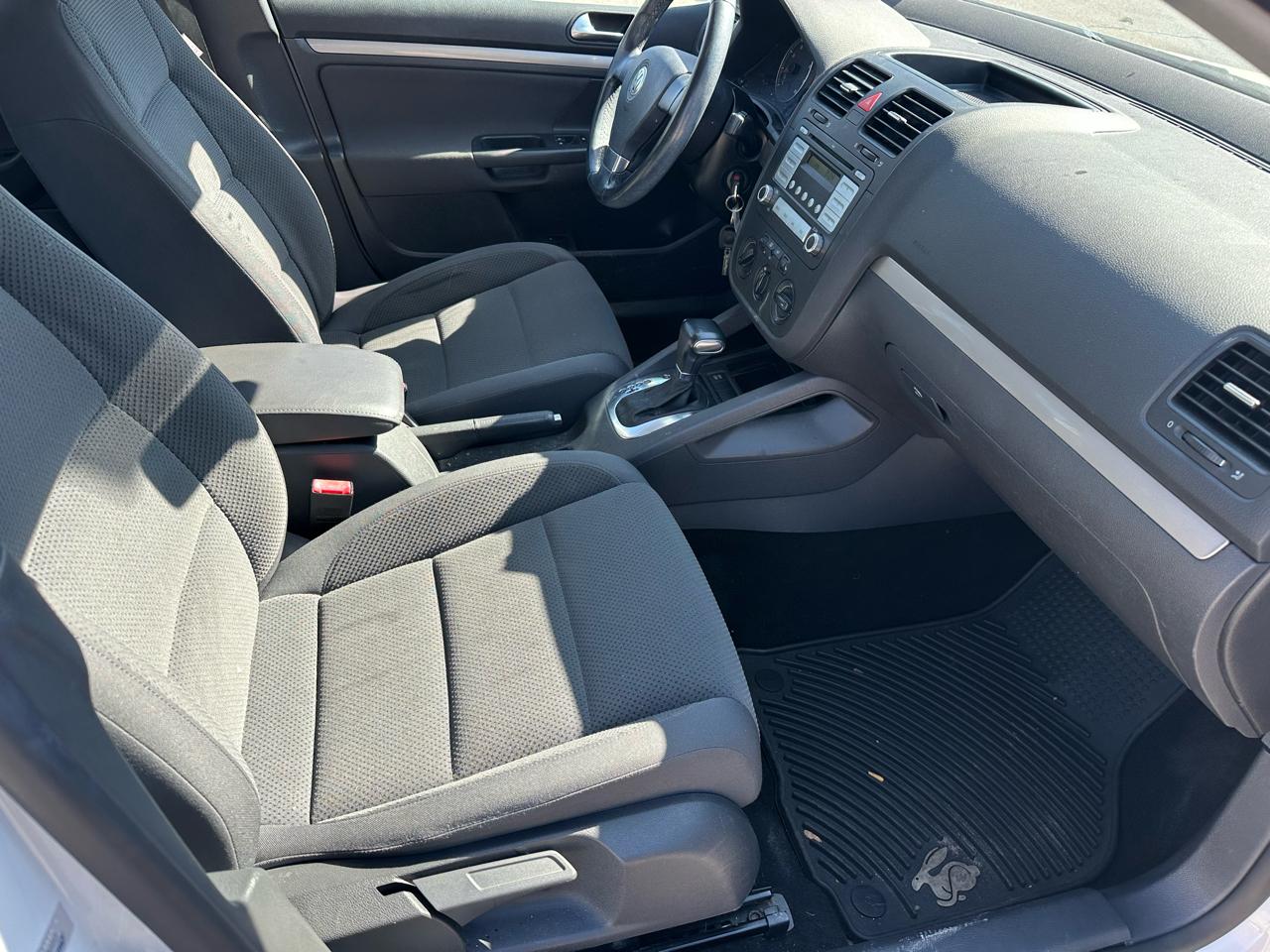 Volkswagen Rabbit 4-Door S 2009