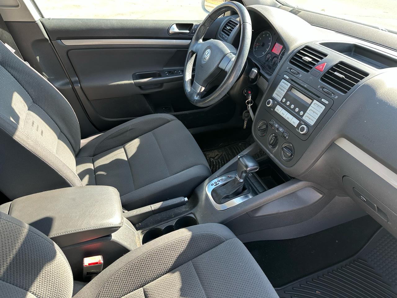 Volkswagen Rabbit 4-Door S 2009