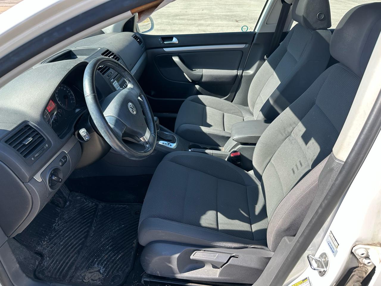 Volkswagen Rabbit 4-Door S 2009