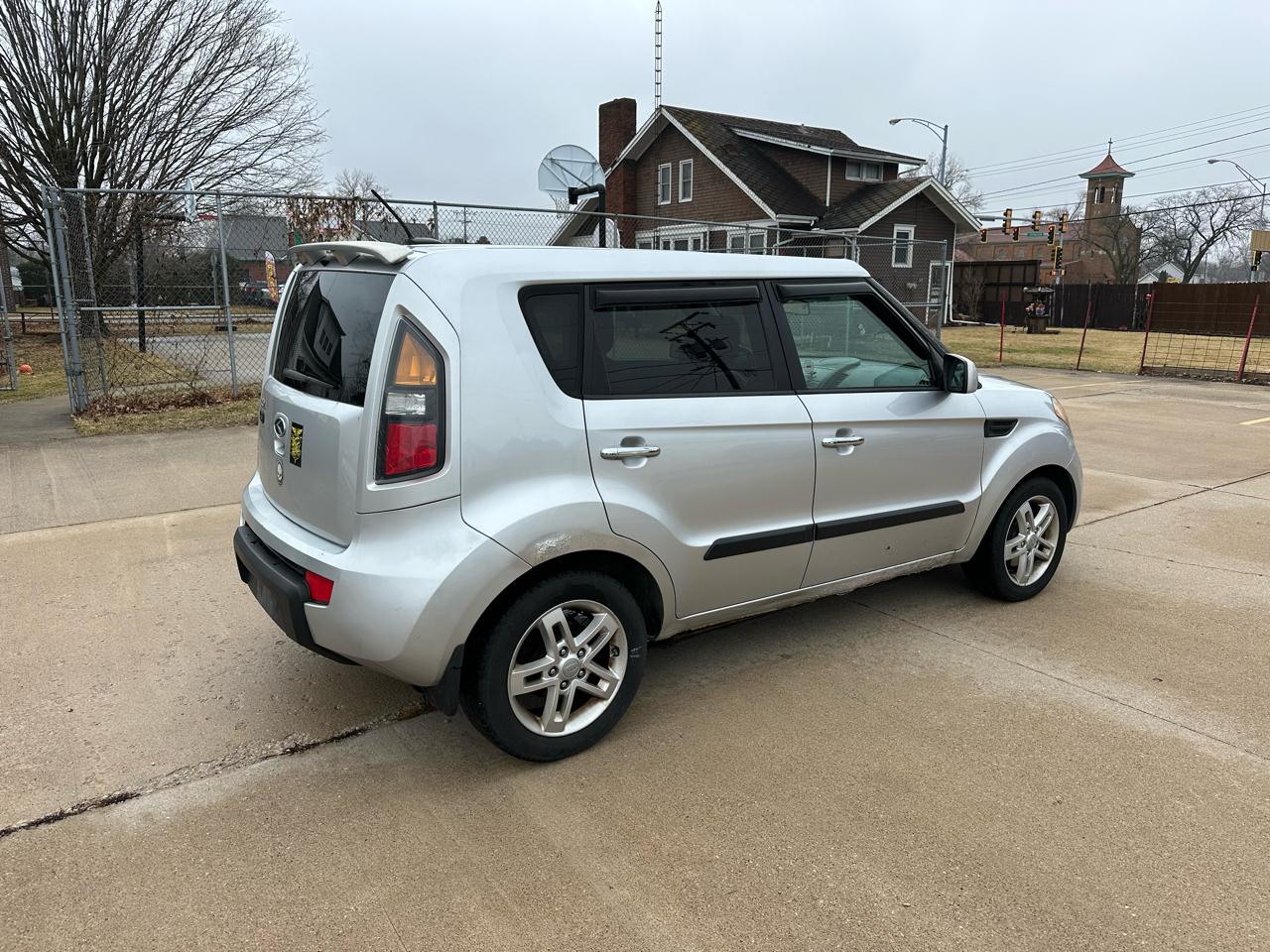 Kia Soul + 2011