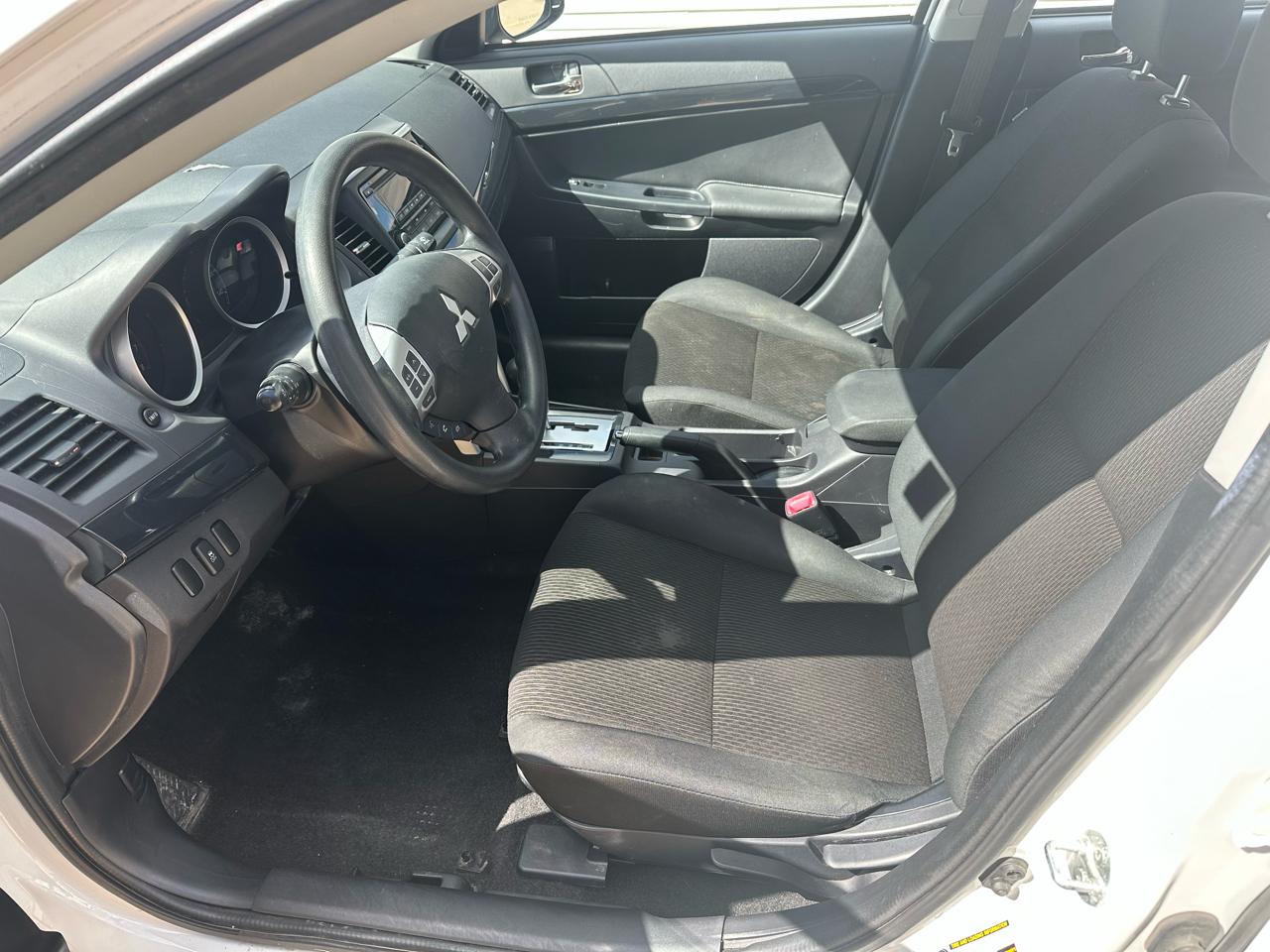 Mitsubishi Lancer ES 5M 2016