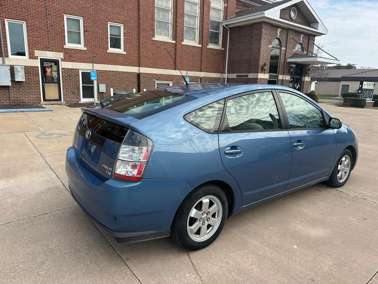 Toyota Prius 4-Door Liftback 2004