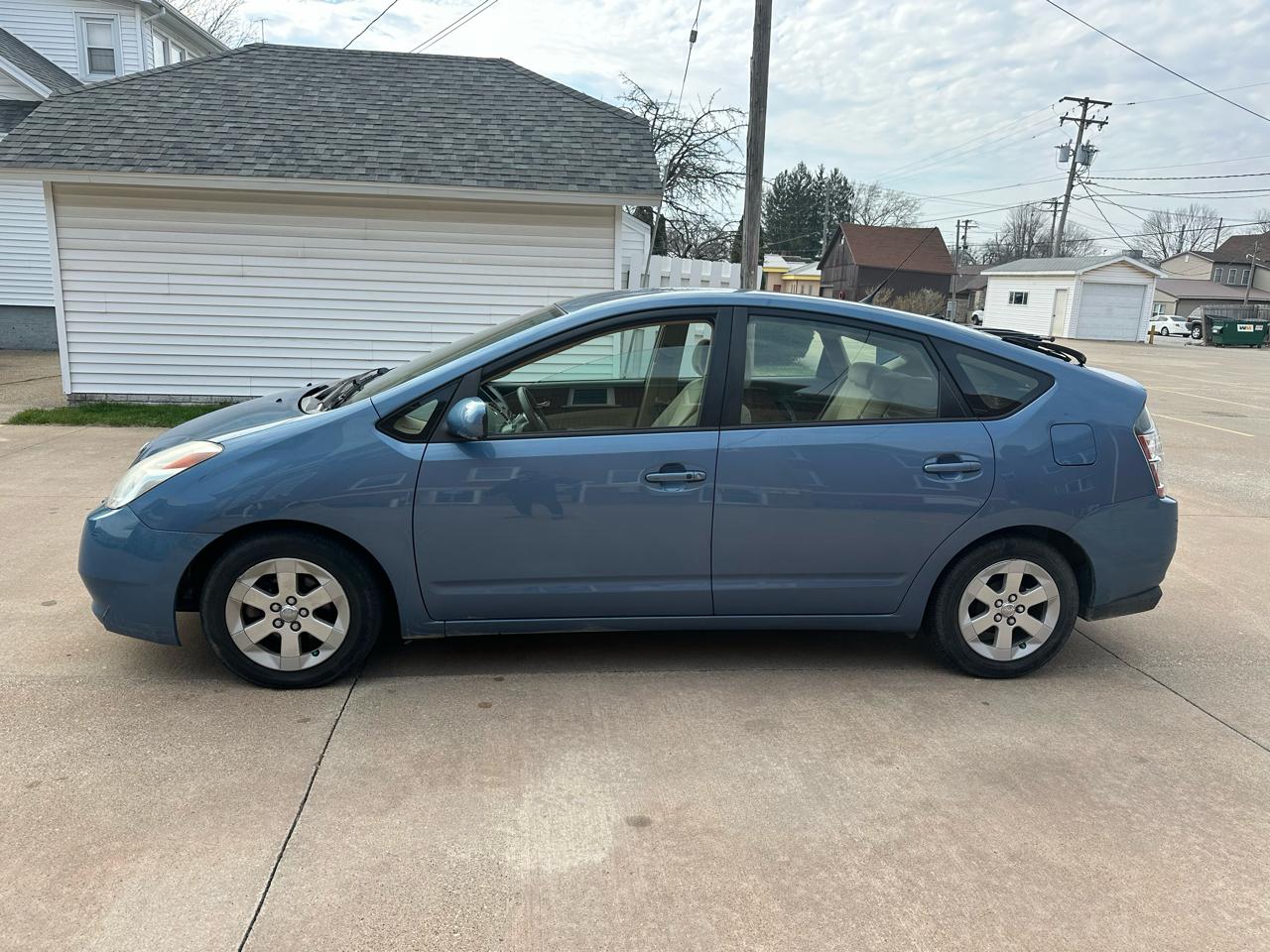 Toyota Prius 4-Door Liftback 2004