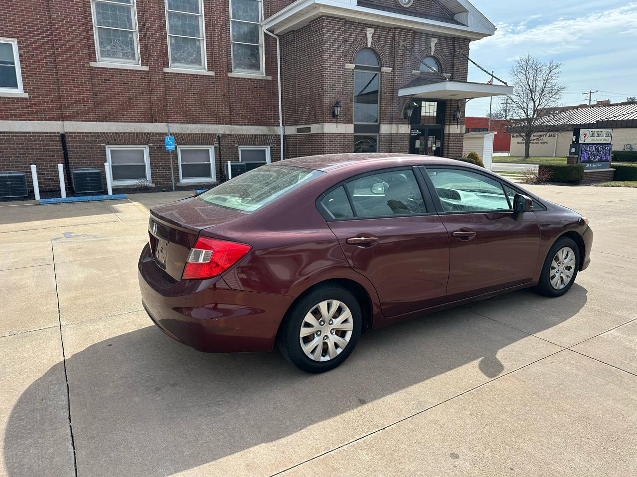 Honda Civic LX Sedan 5-Speed AT 2012