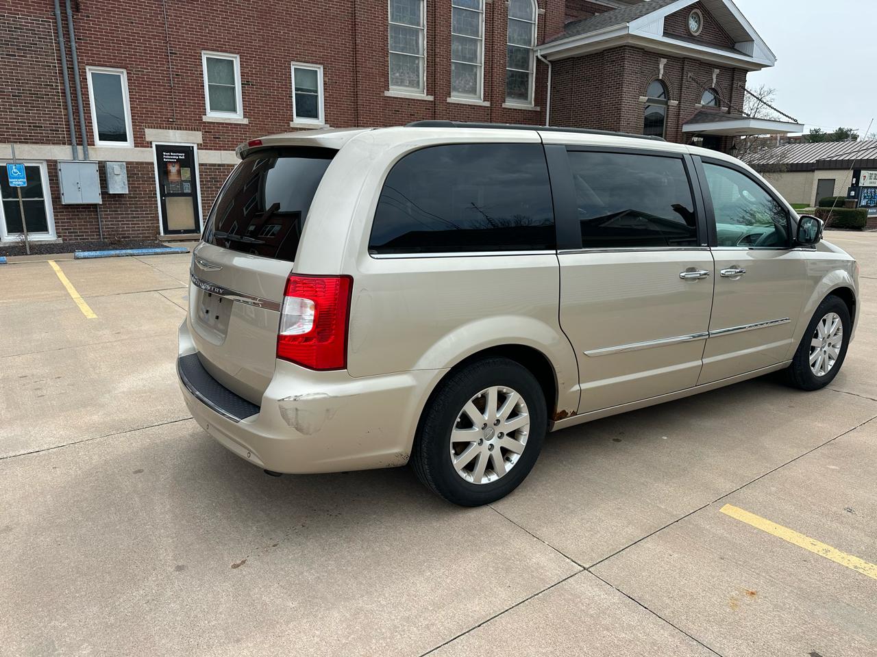 Chrysler Town & Country Touring-L 2012