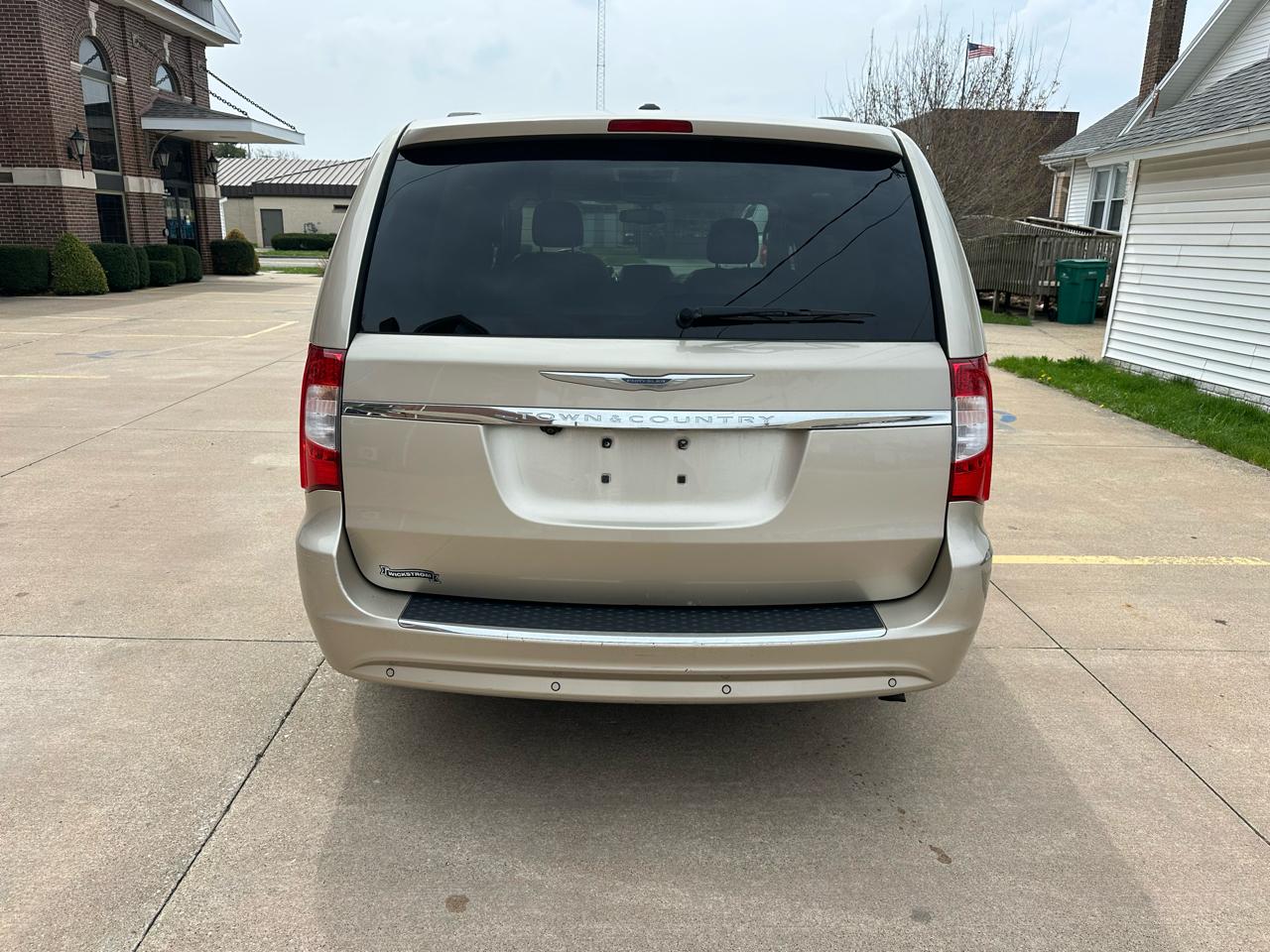 Chrysler Town & Country Touring-L 2012