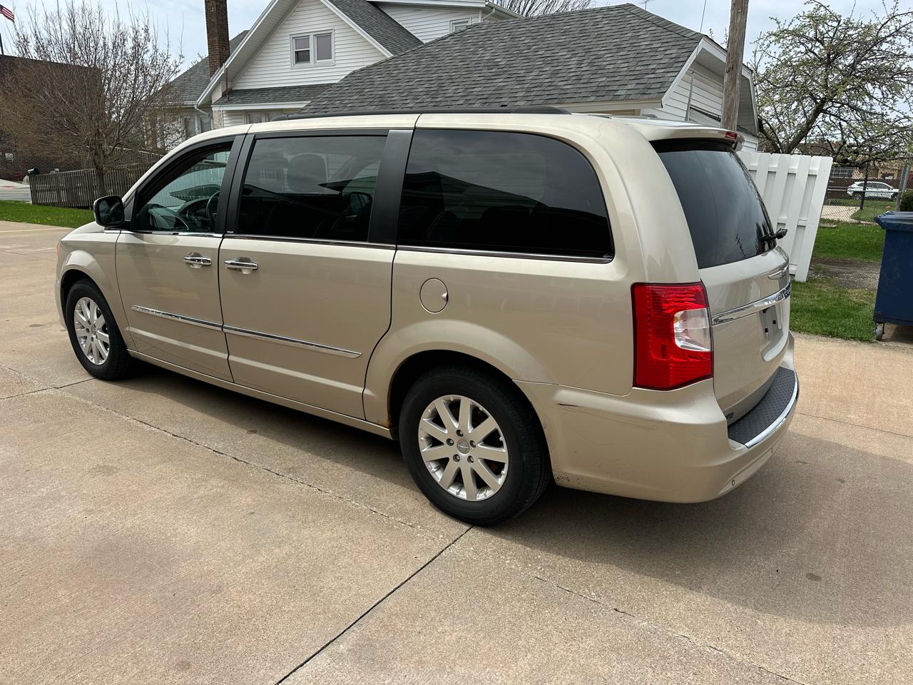 Chrysler Town & Country Touring-L 2012