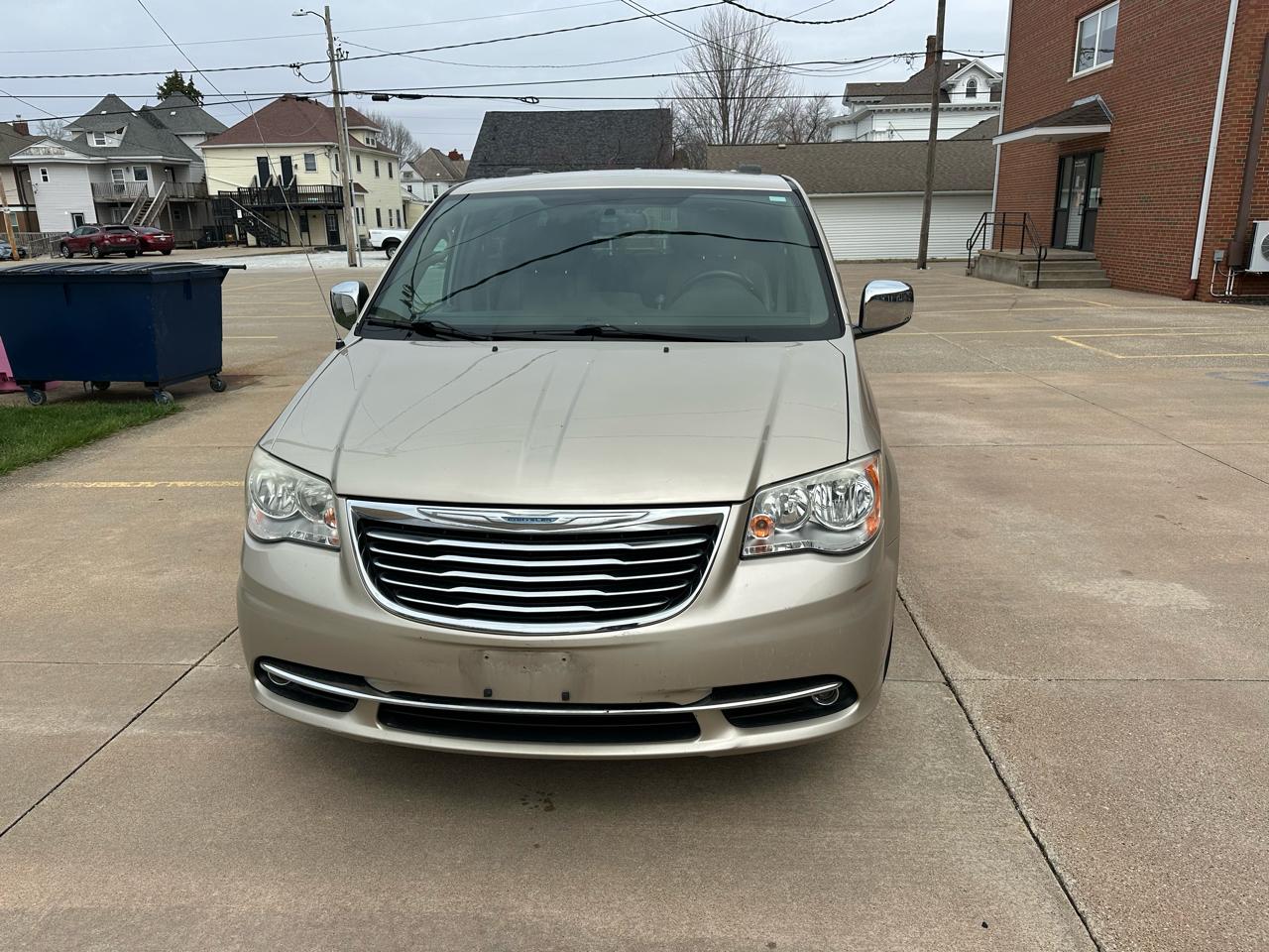 Chrysler Town & Country Touring-L 2012