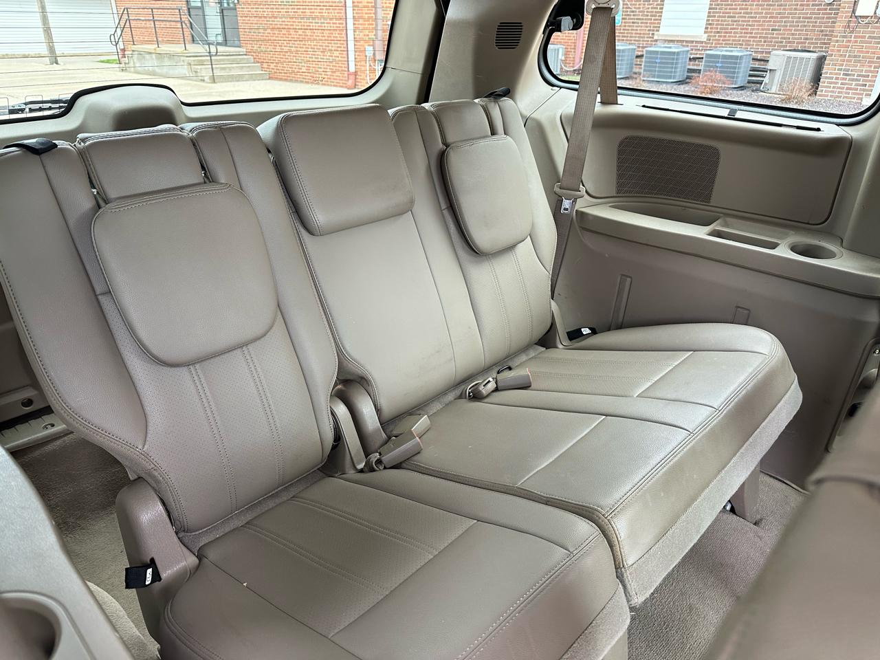 Chrysler Town & Country Touring-L 2012