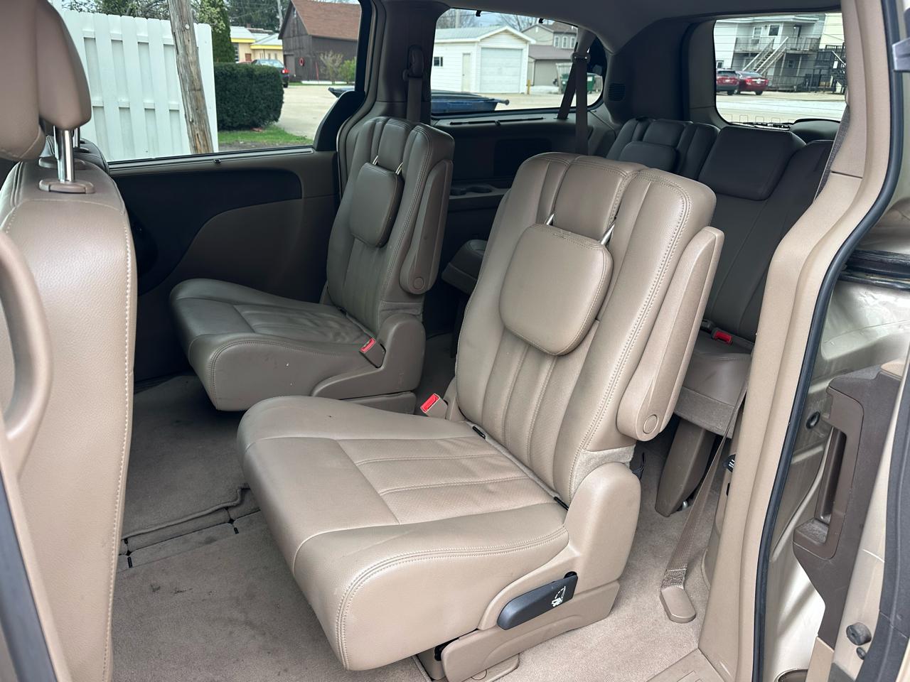 Chrysler Town & Country Touring-L 2012