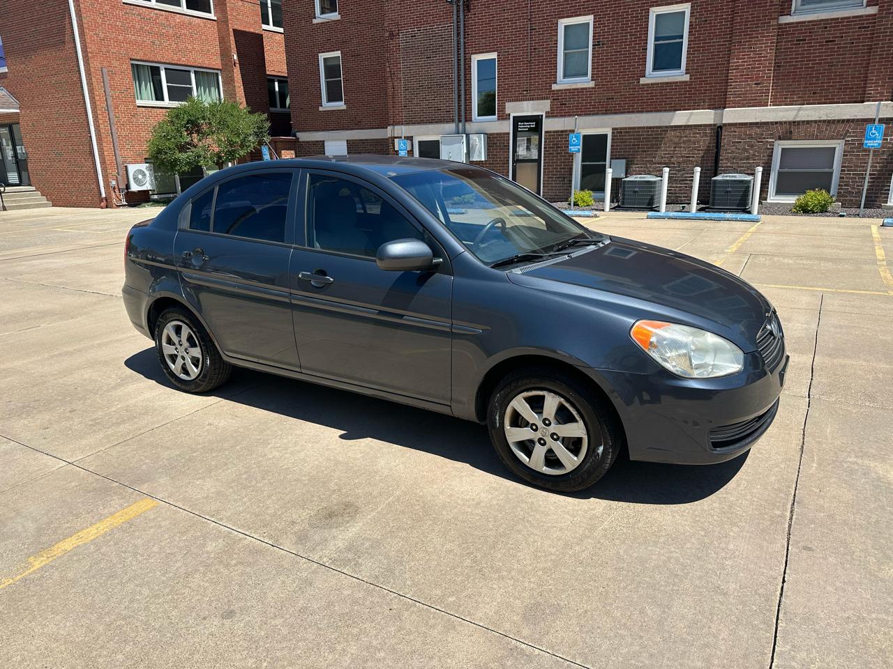 2010 Hyundai Accent GLS - Photo 3