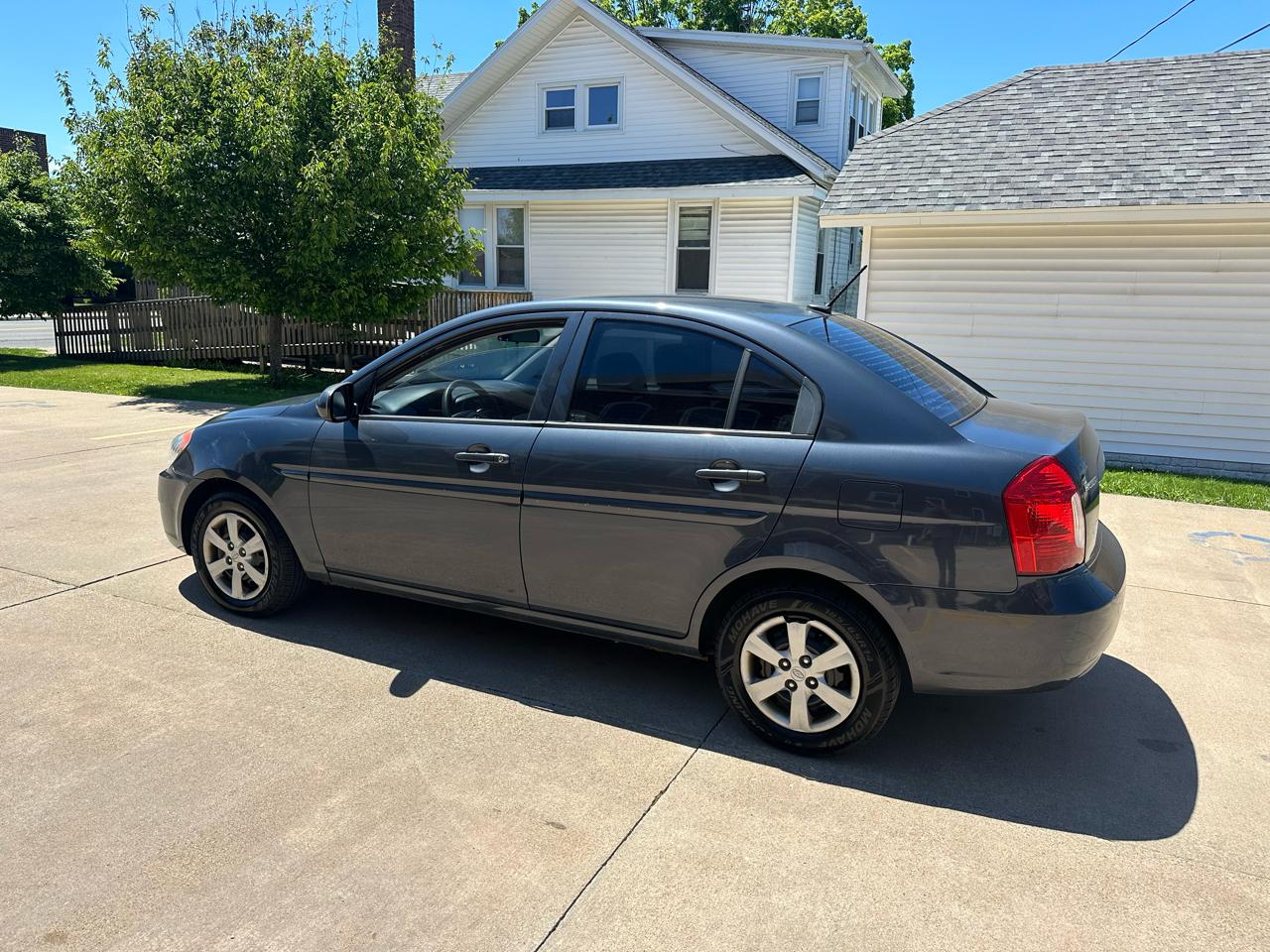 2010 Hyundai Accent GLS - Photo 8