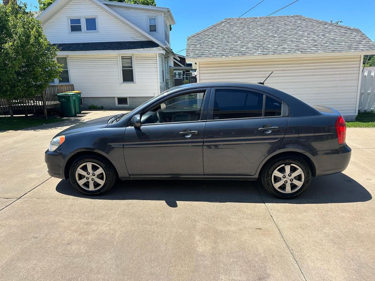 2010 Hyundai Accent GLS - Photo 9