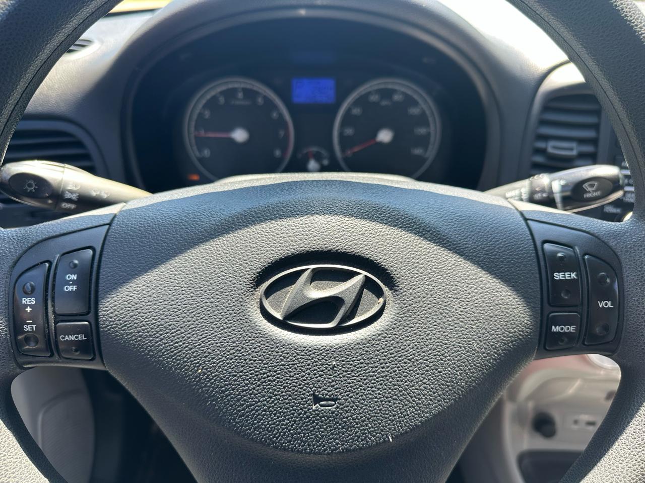2010 Hyundai Accent GLS - Photo 17