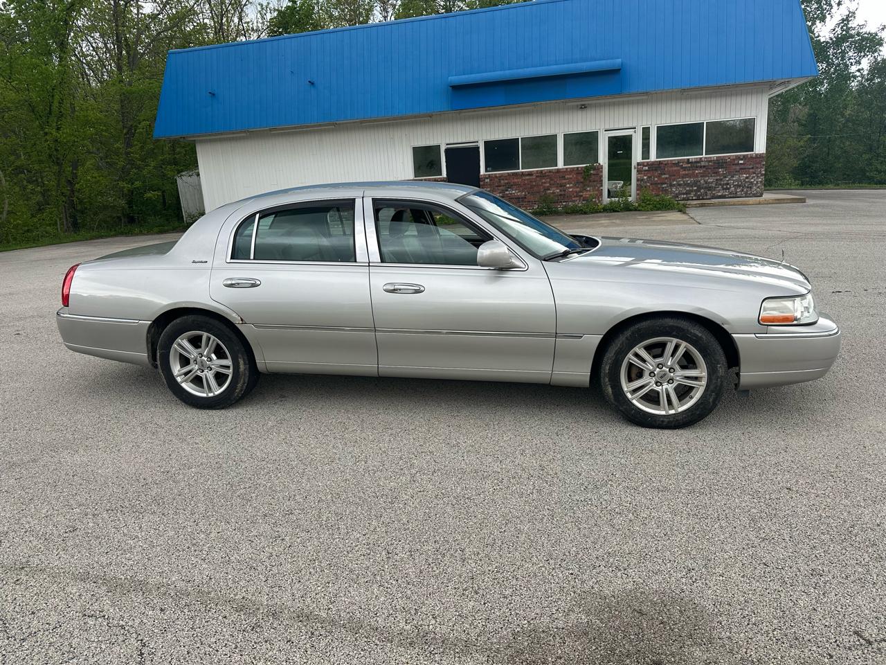 Lincoln Town Car Signature 2003