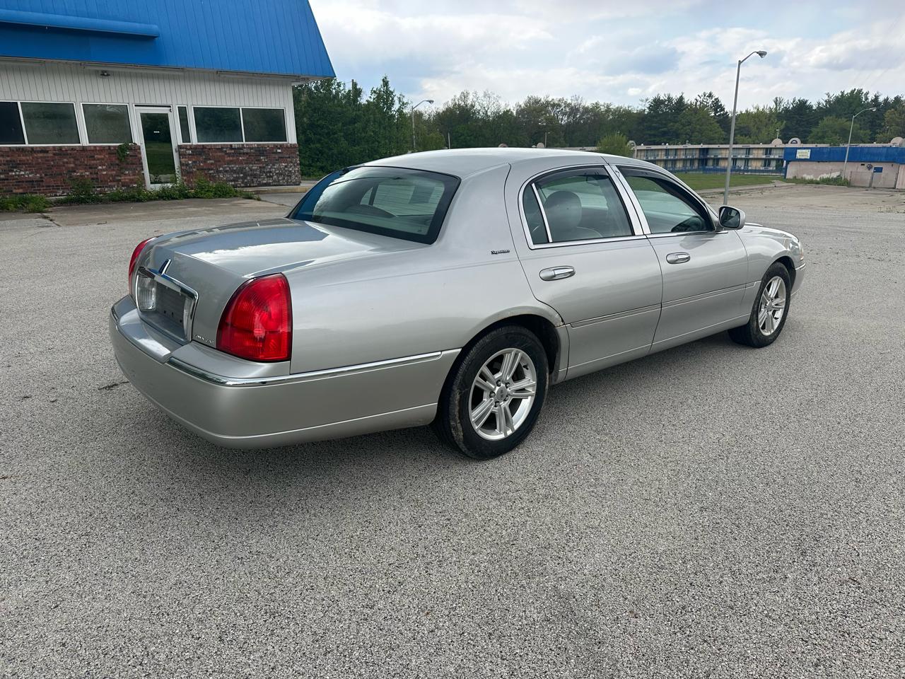 Lincoln Town Car Signature 2003