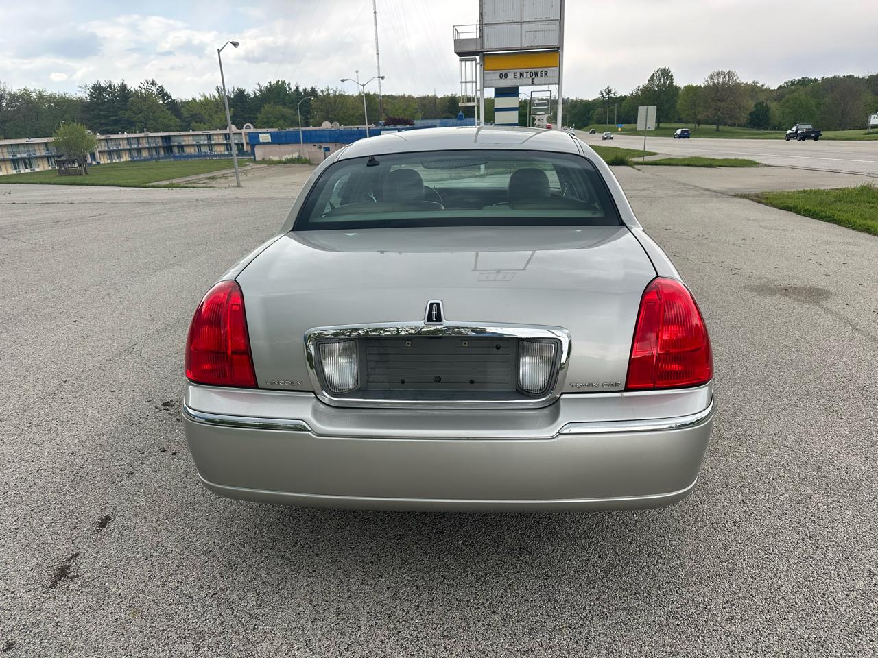 Lincoln Town Car Signature 2003