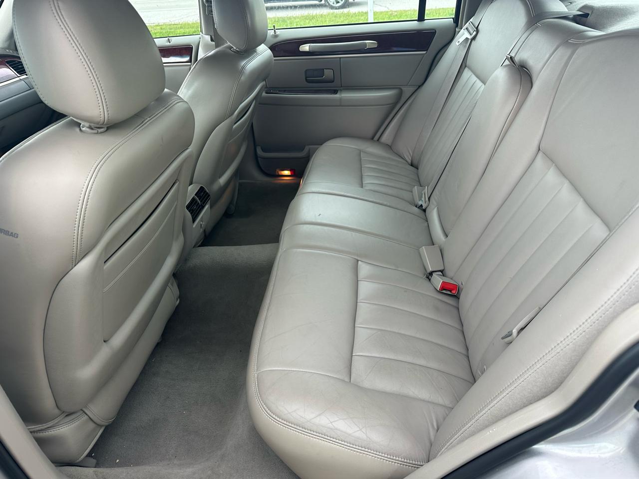 Lincoln Town Car Signature 2003