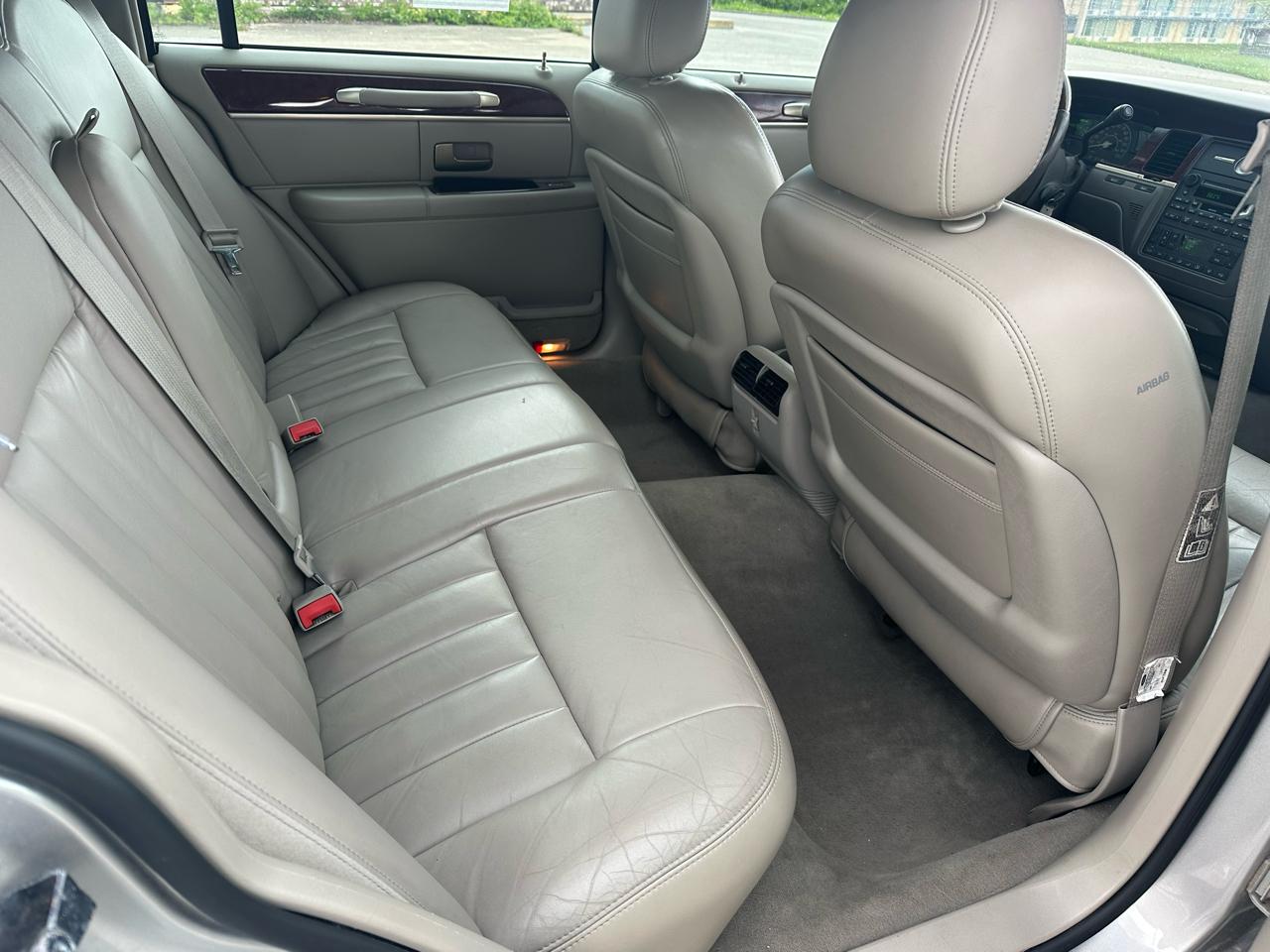 Lincoln Town Car Signature 2003