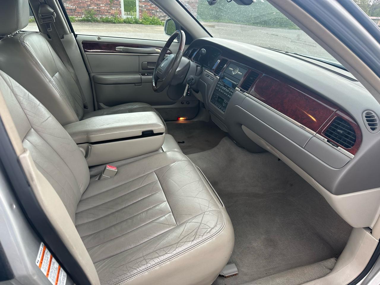 Lincoln Town Car Signature 2003