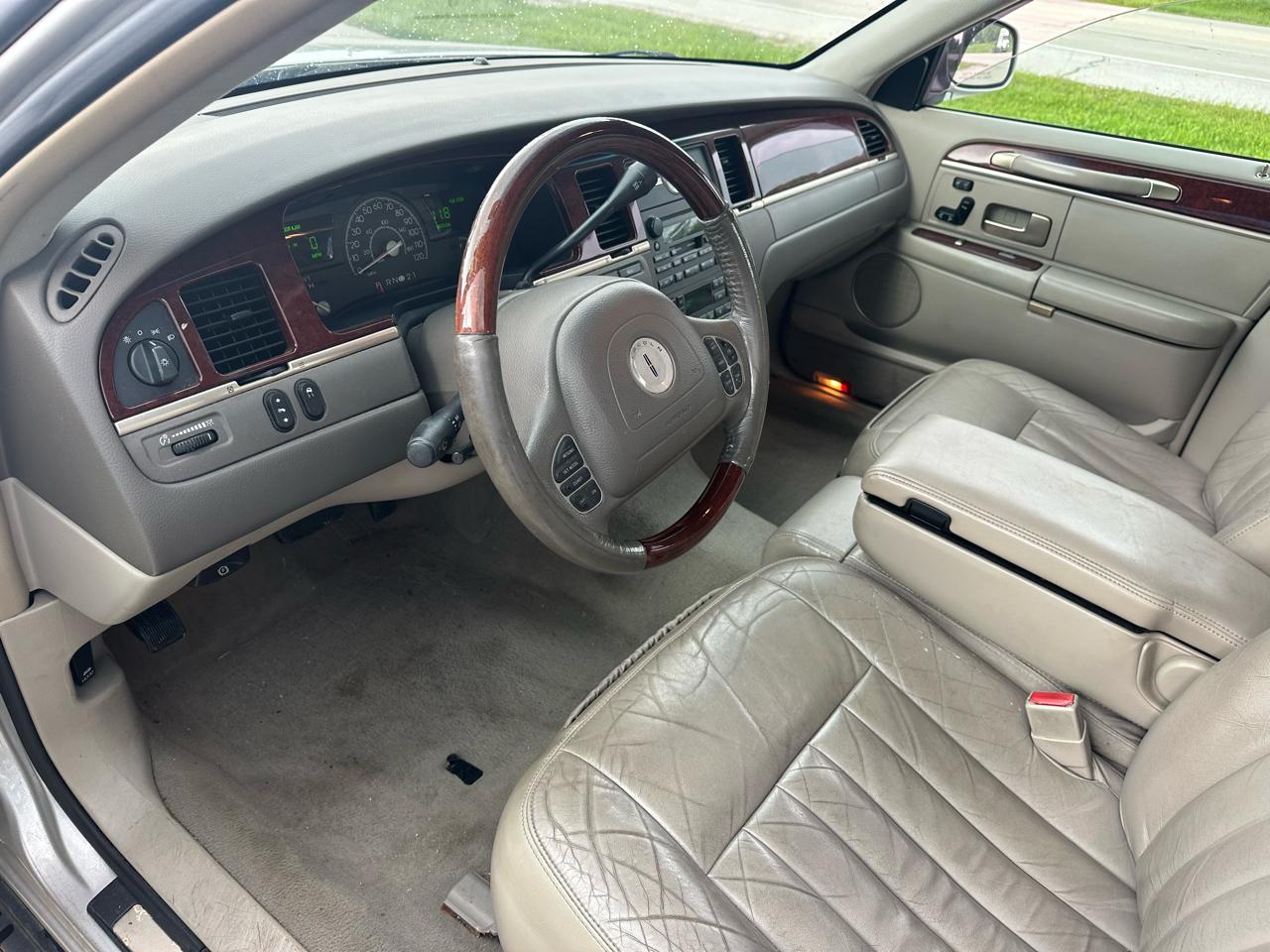 Lincoln Town Car Signature 2003