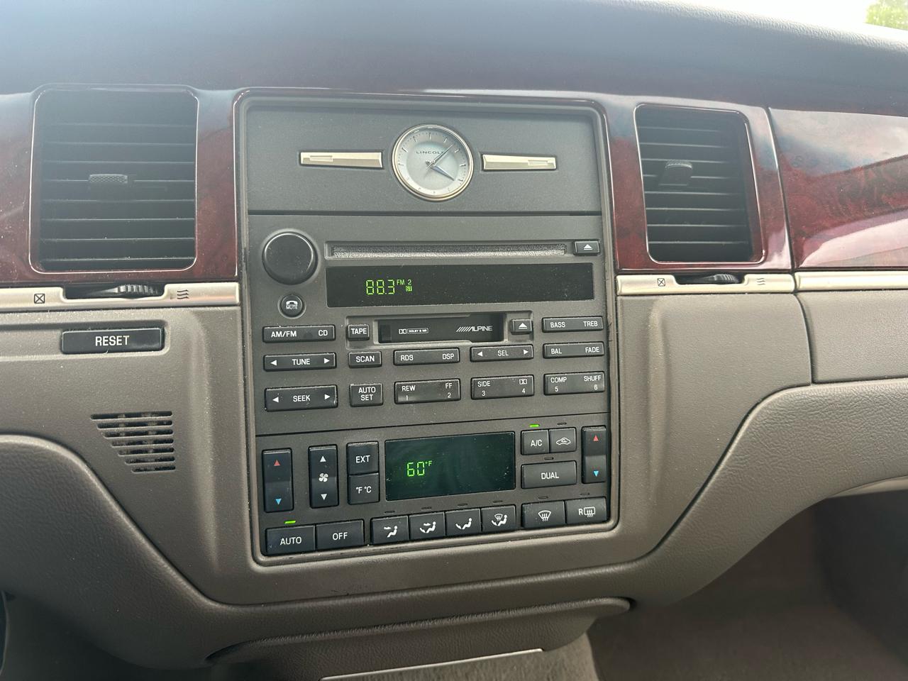 Lincoln Town Car Signature 2003