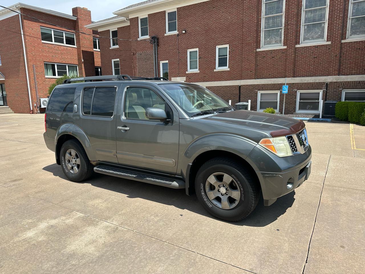 Nissan Pathfinder LE 4WD 2006