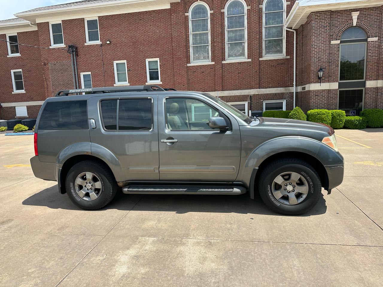 Nissan Pathfinder LE 4WD 2006