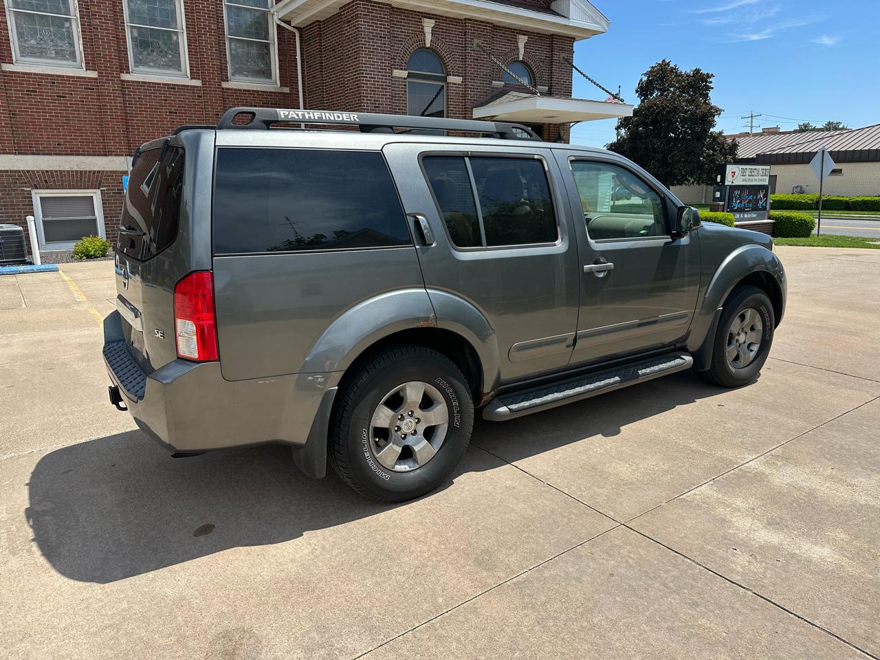 Nissan Pathfinder LE 4WD 2006