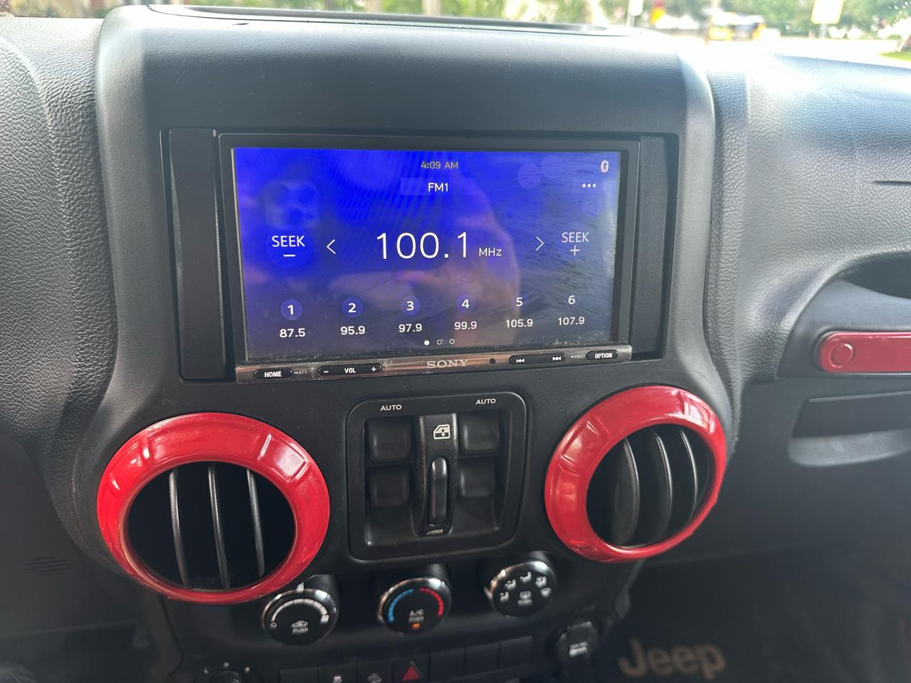 Jeep Wrangler Unlimited Sport 4WD 2011