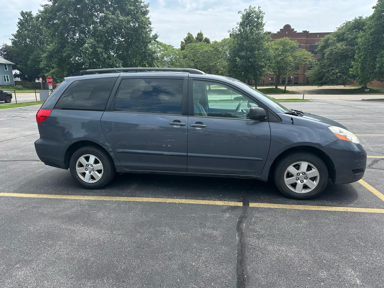 Toyota Sienna LE 7-Passenger 2006