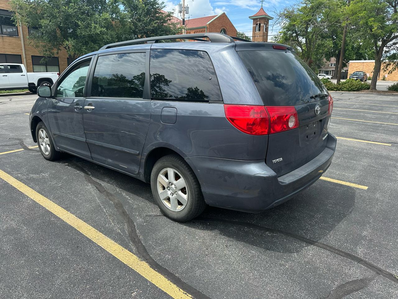 Toyota Sienna LE 7-Passenger 2006