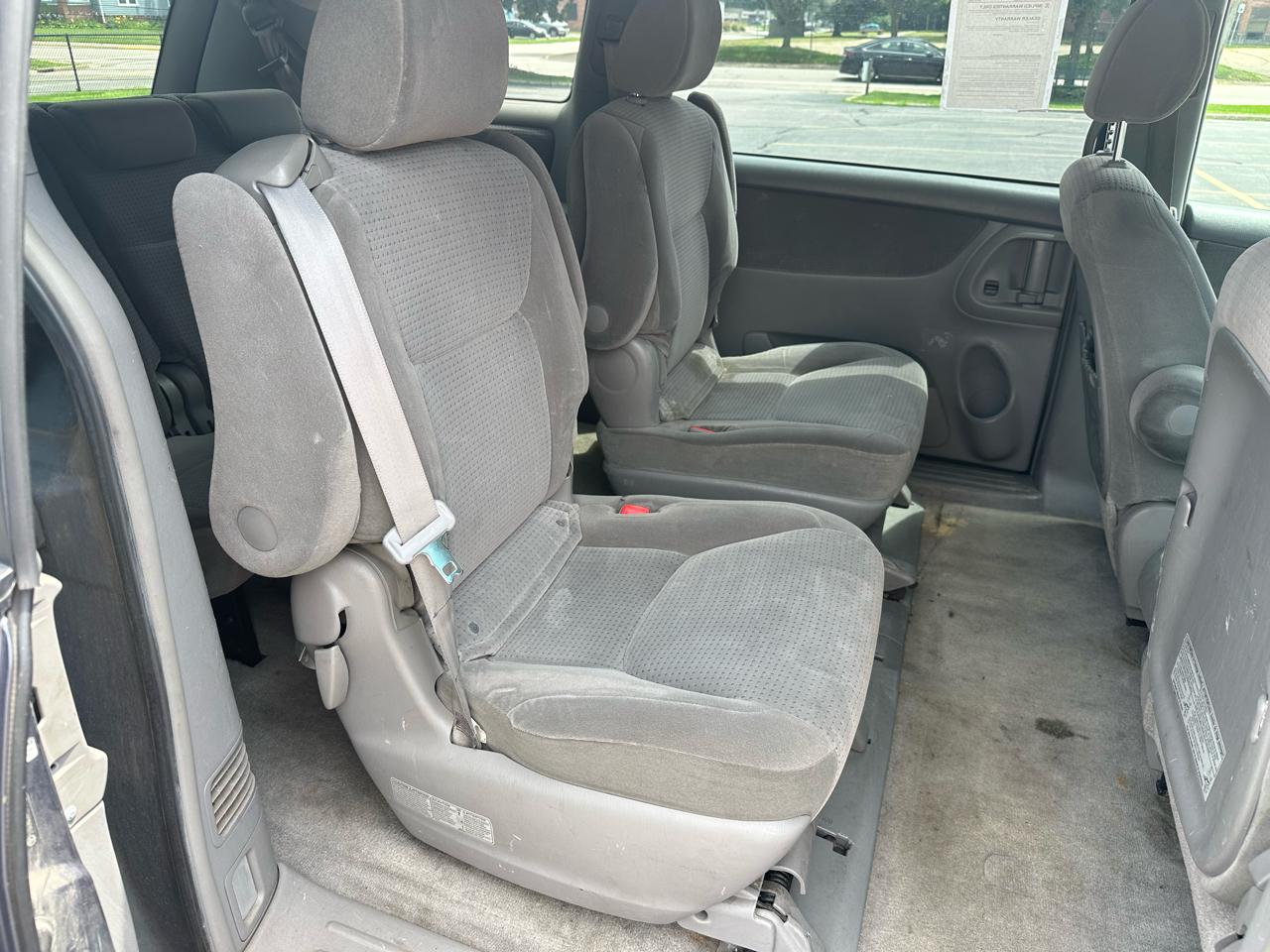 Toyota Sienna LE 7-Passenger 2006