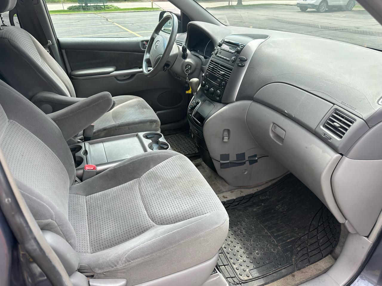 Toyota Sienna LE 7-Passenger 2006