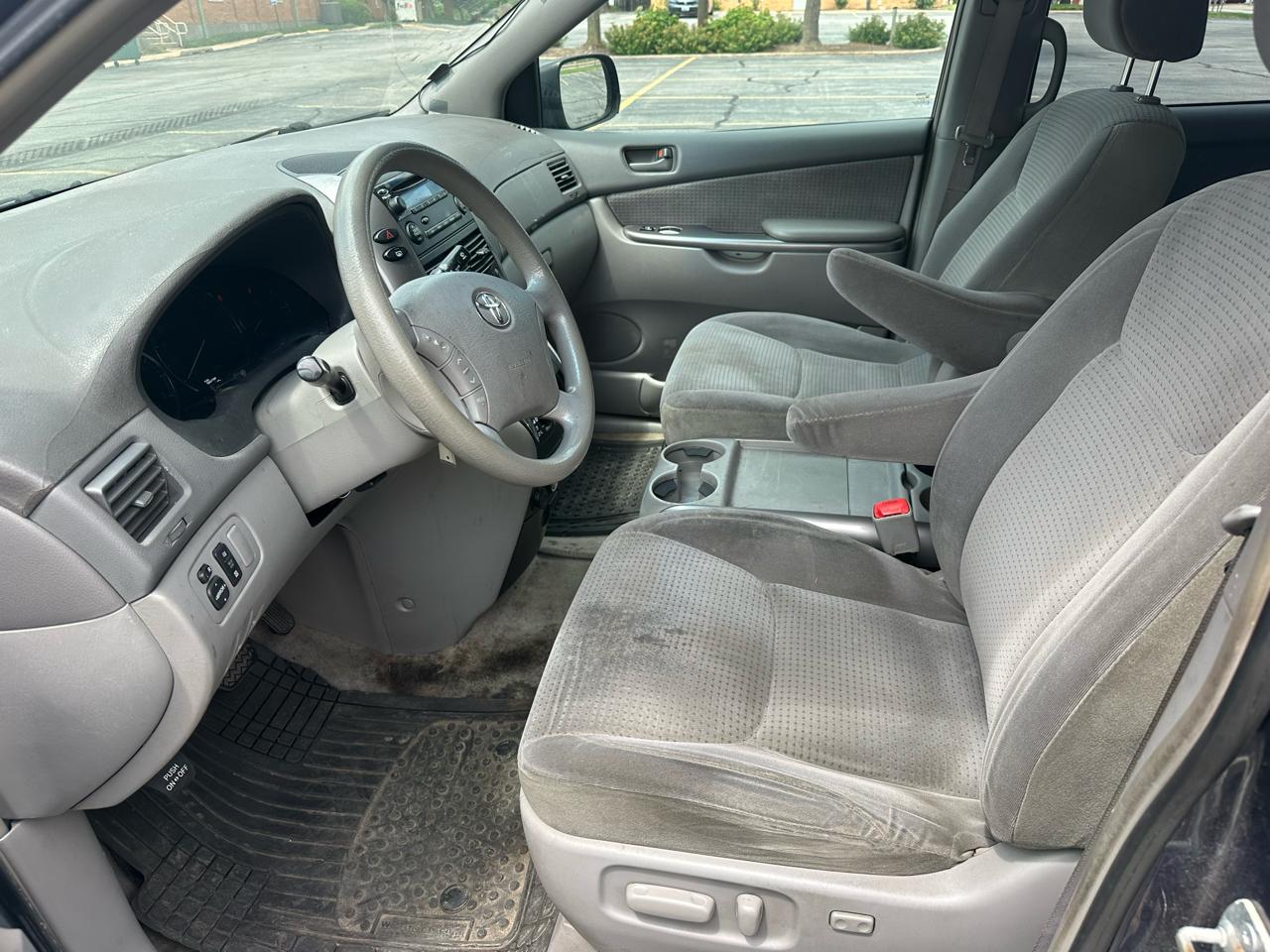 Toyota Sienna LE 7-Passenger 2006