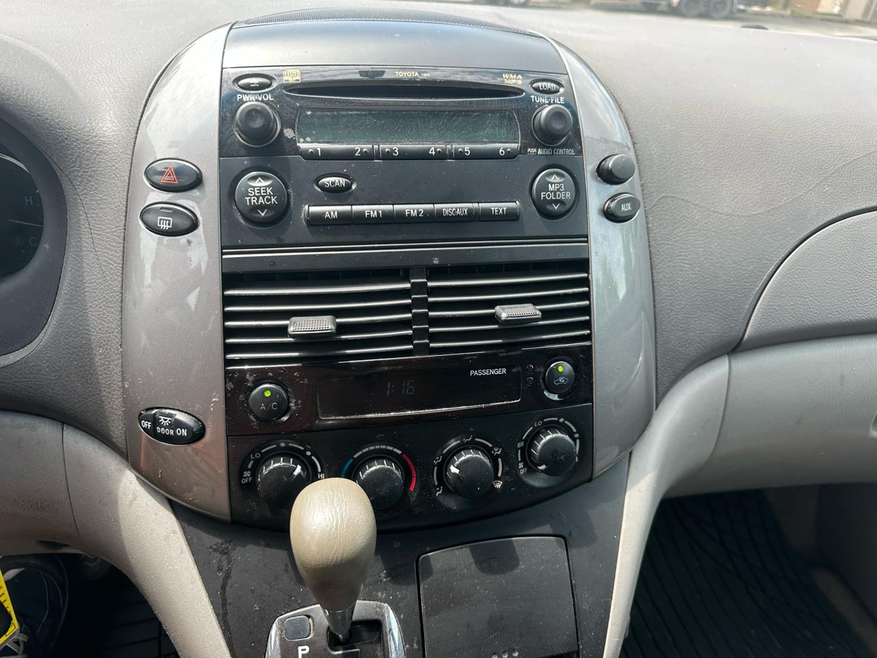 Toyota Sienna LE 7-Passenger 2006