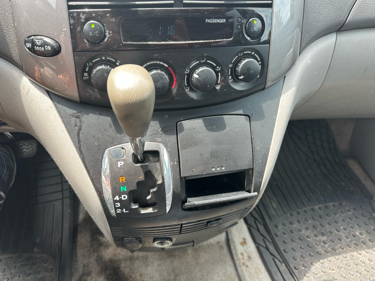 Toyota Sienna LE 7-Passenger 2006