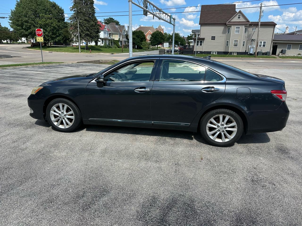 Lexus ES 350 Sedan 2011