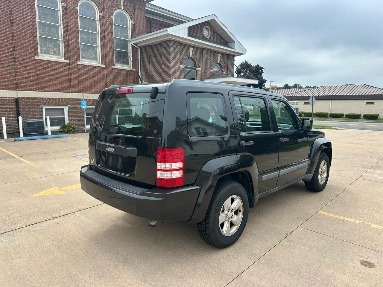 Jeep Liberty 4WD 4dr Sport 2011